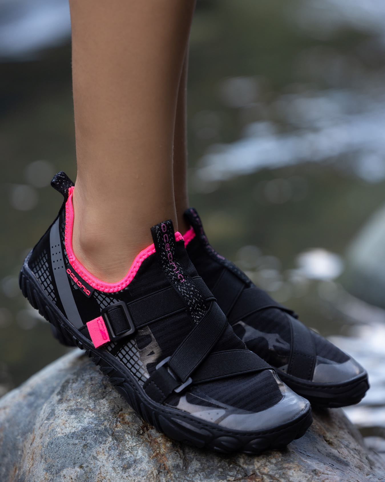 Meridian Ii Jet Black fuchsia