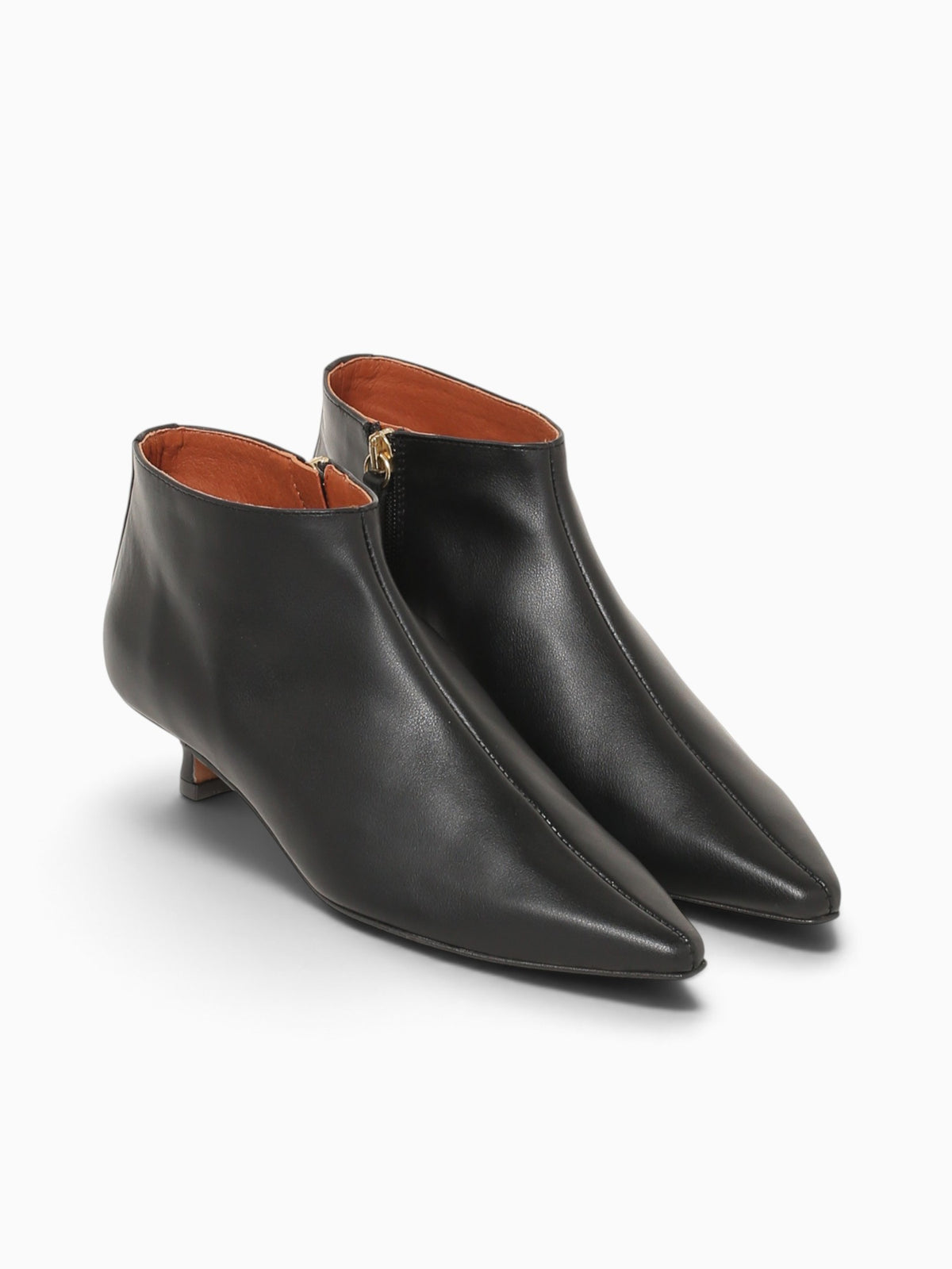 April Negro Volga Black / 5 / M