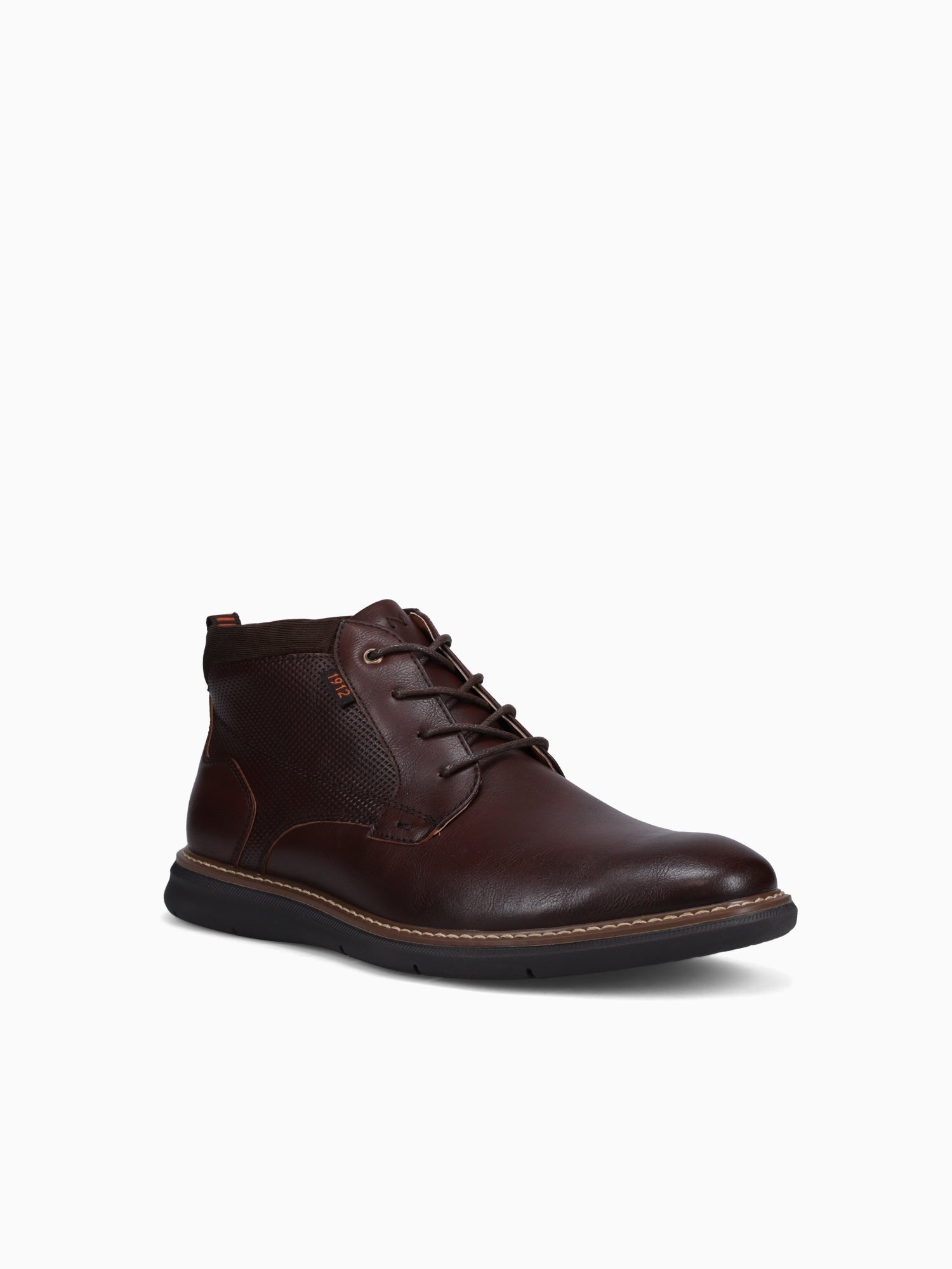 Plain toe clearance chukka boot