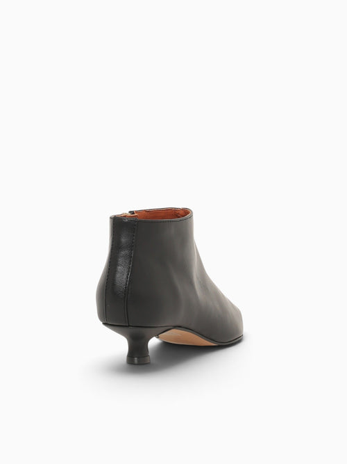April Negro Volga Black / 5 / M