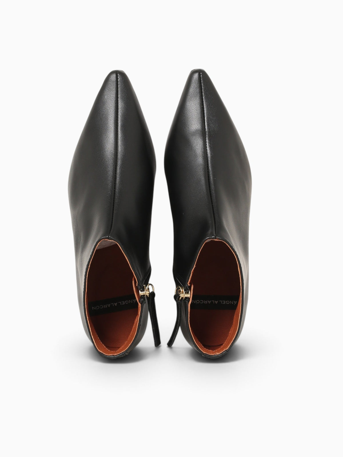 April Negro Volga Black / 5 / M