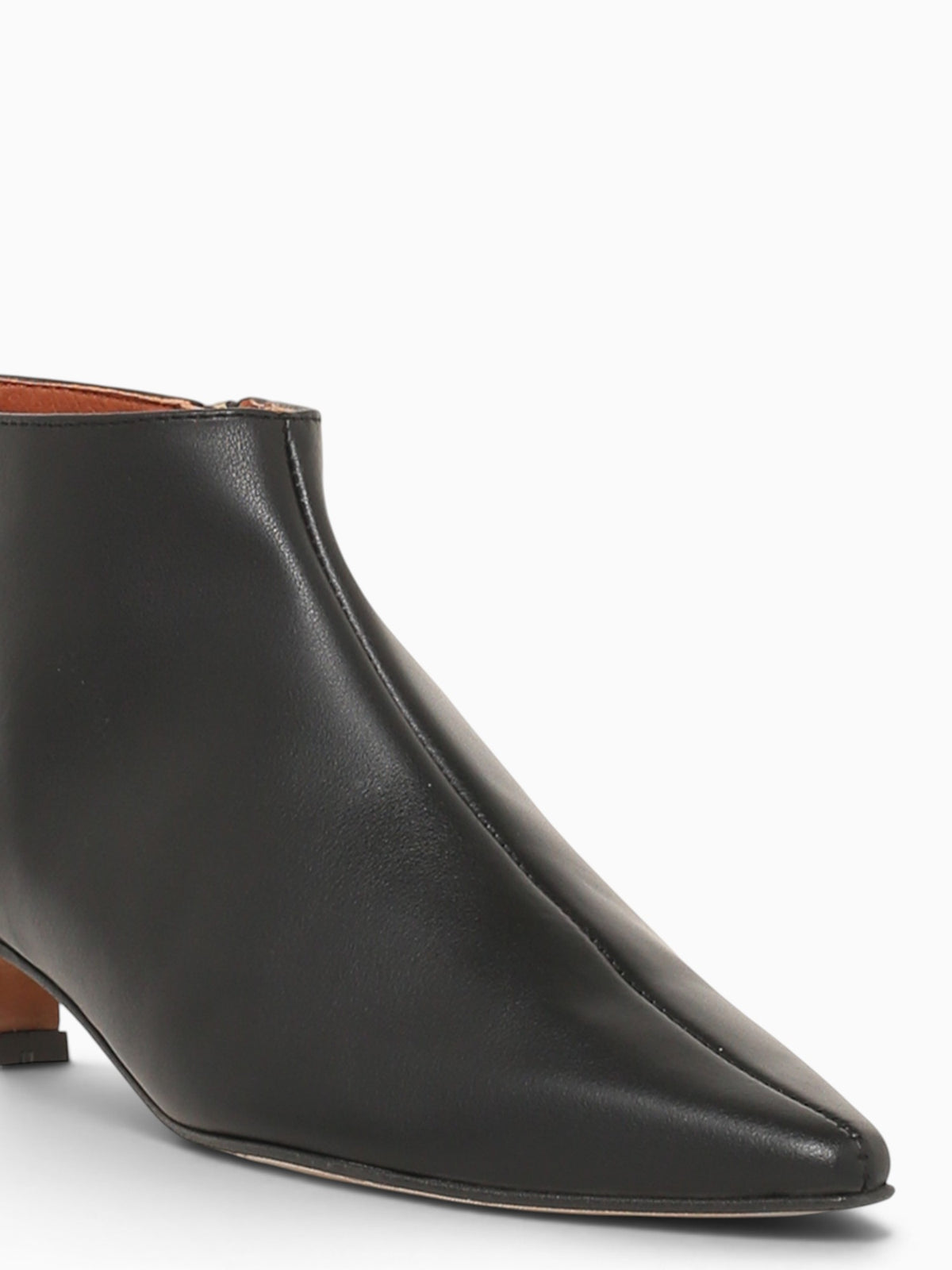April Negro Volga Black / 5 / M