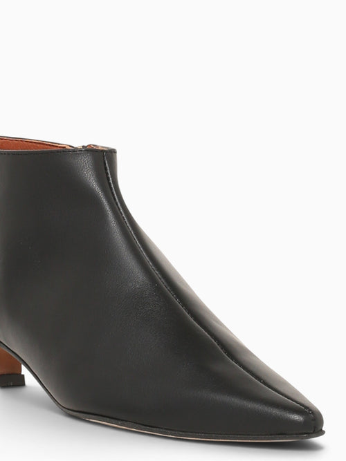 April Negro Volga Black / 5 / M