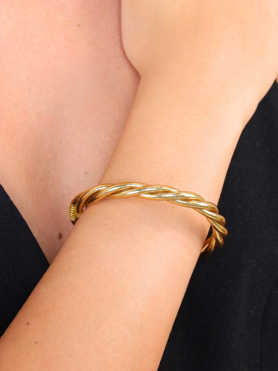 Aura Twist All Weather Bangle Gold / S