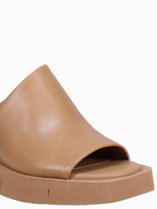 Infinity Camel Leather Cognac / 5 / M